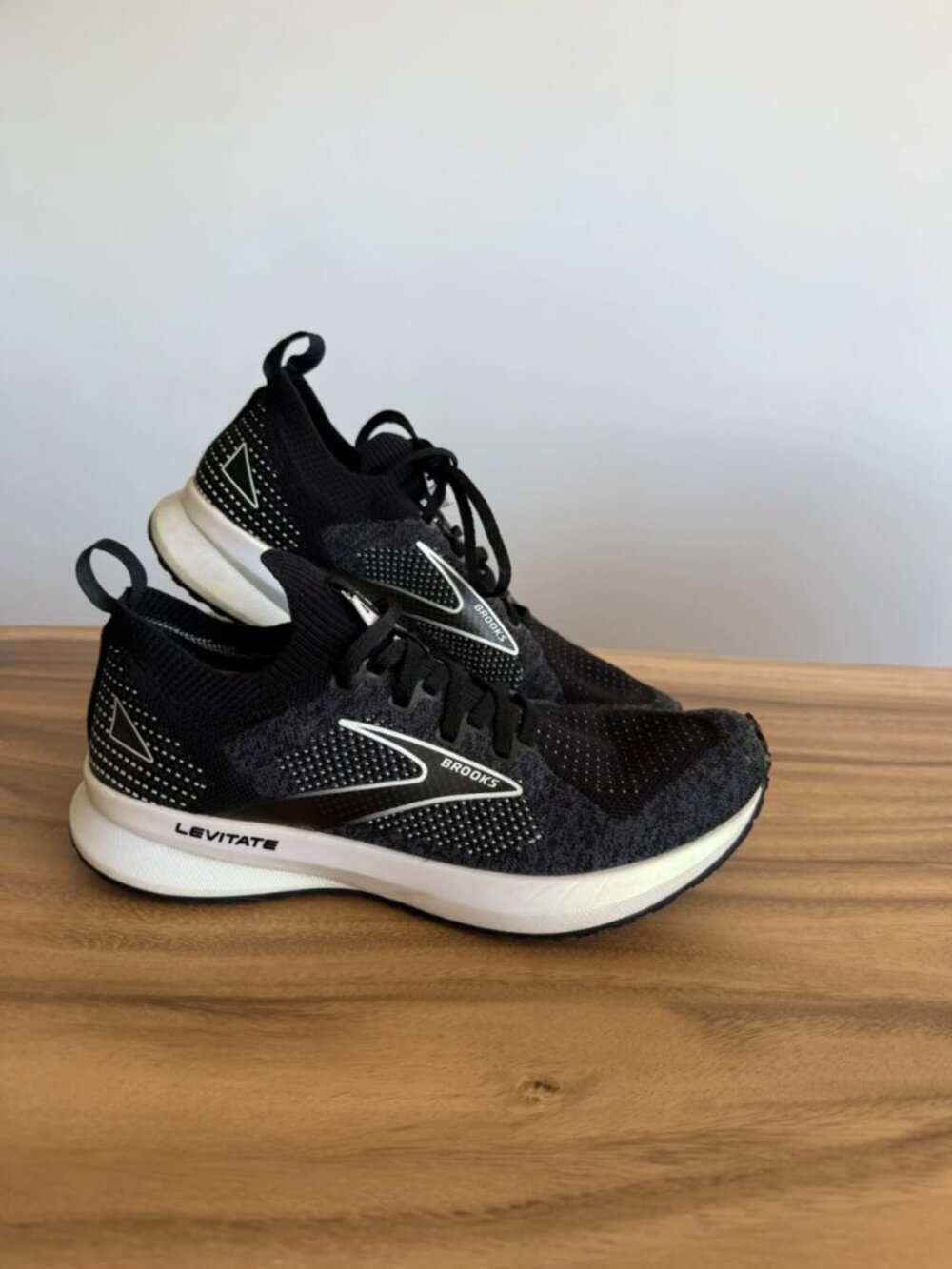 Black White Lightweight Running Shoes Women's US 8.5